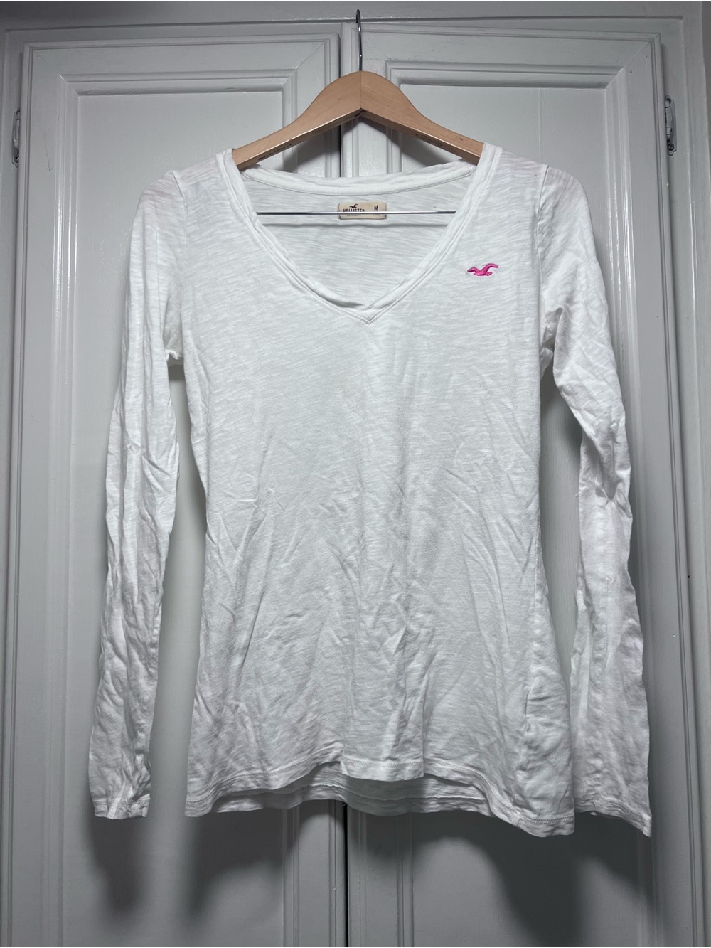 Y2K Hollister White V-Neck Long Sleeve Tee Pink Logo Vintage Classic Size Medium